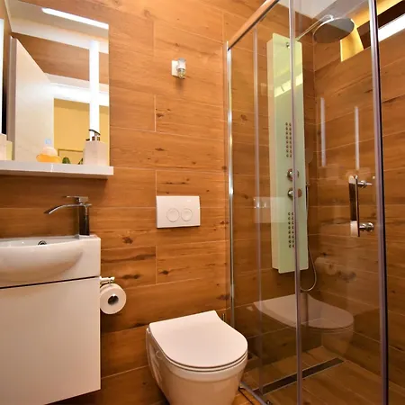 Villa Karla In Mucici - Haus Fuer 6-8 Personen